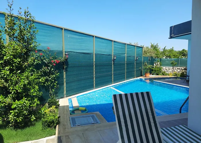 Tiele Villa *
